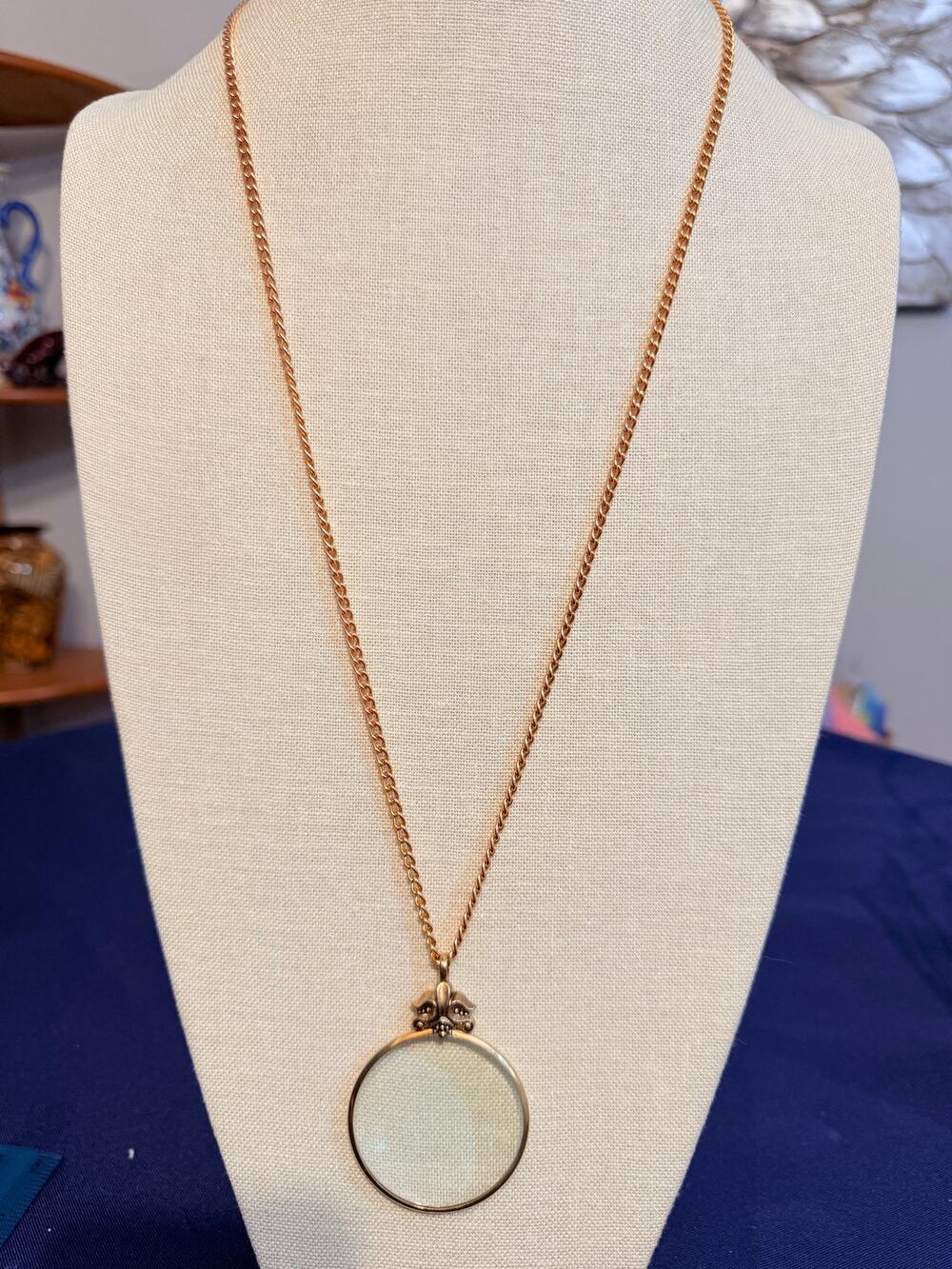 Gold Tone Magnifying Glass Pendant Necklace 30”